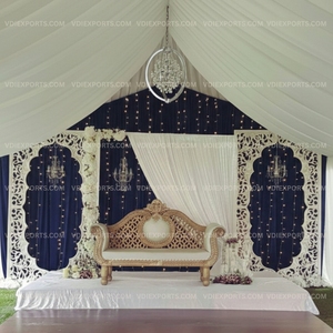 Telón de Fondo para Boda India Real Tallado a Mano con Temática de Gran Palacio, Paneles de Fibra y Sofá de Boda Tallado de 2 Plazas a Juego - Product Image 1