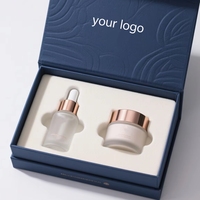 Boîte cadeau de soin de la peau de style livre, logo personnalisé, boîte d'emballage rigide en or blanc avec doublure ajustée pour ensembles cosmétiques
