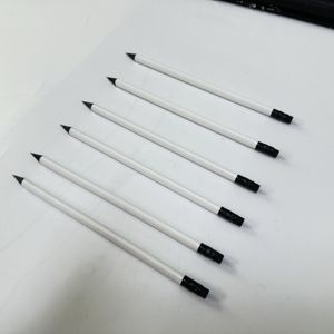 Crayons en bois noir personnalisés en usine, HB 2B, peinture blanche brillante, forme triangulaire, en vrac - Product Image 2
