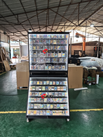 Vitrine moderne à LED simple face pour cartes à collectionner, avec étagères rotatives écologiques pour magasin TGC personnalisé, cartes de sport et de baseball classées