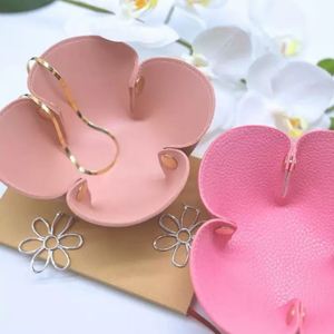 Flower PU Leather Tray <b>Collapsible</b> Catchall Tray for Key Watch Jewelry Cosmetics Portable Desktop <b>Storage</b> Organizer for Home - Product Image 4