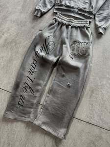 Survêtement streetwear 450 g/m² pour homme, en coton, avec broderie effet usé et pantalon droit ample - Product Image 3