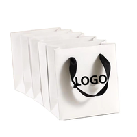Sac en carton de luxe personnalisé, matériaux recyclés, impression de logo, poignée en corde de coton, accessoires en ruban, chaussures, vêtements, fourrure, chaussettes