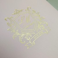 Boîte cadeau de mariage en flanelle rose haut de gamme avec cartes d'invitation personnalisées estampées à chaud et emballage souvenir d'entreprise