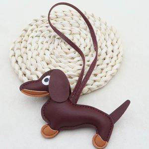 Porte-clés de luxe en cuir motif Teckel, pendentif de sac, ornement de créateur, breloque de sac, vente chaude - Product Image 5
