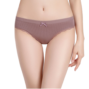 Braguitas de Algodón Sexy de Tiro Medio para Mujer, Estilo Hipster para Uso Diario, Diseño Sólido con Decoración de Encaje, Ropa Interior Lisa Teñida en Venta con Logotipo - Product Image 3