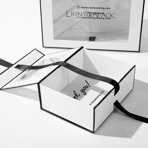 Scatole Pieghevoli di Lusso Personalizzate Lionwrapack in Cartone con Logo a Nastro, Scatola per Abbigliamento con Finestra Trasparente in PVC, Scatola Pieghevole - Product Image 3