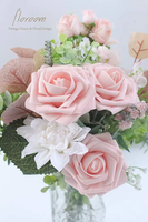 Vente en gros usine : Coffret cadeau de roses artificielles en soie avec tiges, idéal pour la remise des diplômes, la décoration intérieure et les accessoires de photographie