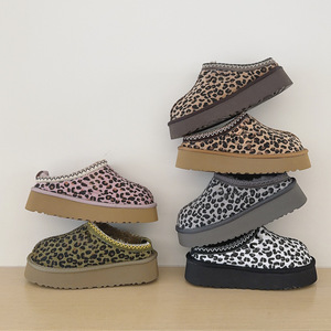 <span class=keywords><strong>Pantofole</strong></span> da Donna di Design in Pelle Scamosciata con Fodera in <span class=keywords><strong>Pelliccia</strong></span> e Lana, Mini Stivali Comodi per Interni/Esterni - Product Image 1
