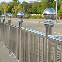 Boule décorative creuse en acier inoxydable à prix abordable pour accrochage de main courante, idéale pour la finition des poteaux de garde-corps extérieurs