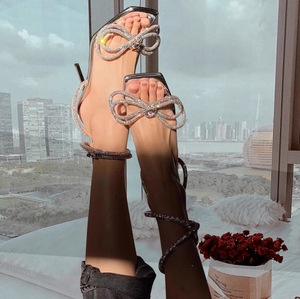 Sandales à talons hauts tendance pour femme, bout carré argenté, avec nœud, lanières croisées à la cheville, talons élégants à nœud scintillant - Product Image 2