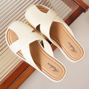 Zapatos de playa de suela blanda, versátiles y a la moda, para usar con pantuflas planas informales para mujer. - Product Image 6