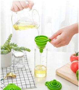 Entonnoirs en silicone propres pour la cuisine, entonnoir de cuisine pliable en silicone de qualité alimentaire pour bouteilles et tasses - Product Image 4