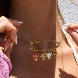 Elegante Collar de Acero Inoxidable con Oro de 18K, Diseño de Estrella y Corazón con Diamantes Rosados, Ideal para Regalo con Estilo Vacacional - Product Image 2