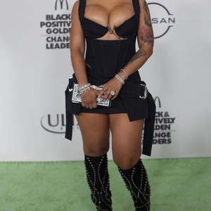 เสื้อกั๊กสีพื้นต่อผ้ากับกระโปรงสั้นเอวสูงทรงเข้ารูป ชุดเซ็ต 2 ชิ้นลำลองแฟชั่นสำหรับผู้หญิง - Product Image 3