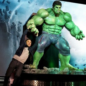 装飾用有名スーパーヒーロー映画アクションフィギュア筋肉質男性ファイバーグラス等身大ハルク像樹脂彫刻アクションフィギュア - Product Image 2