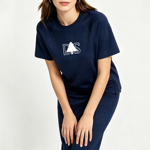 Camiseta de Mujer Personalizada de Alta Calidad, 100% Algodón Grueso, Corte Holgado, Dobladillo Asimétrico, Cómoda, con Pedrería, Estilo Básico, Raglán - Product Image 3