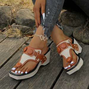 Sandales compensées à talon épais et boucle métallique, style nouveau, grande taille, pour l'été, type tongs ou mules de plage - Product Image 6