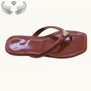 Sandales et pantoufles pour femmes de haute qualité, élégantes, à bout plat, décontractées, rétro, légères et confortables, imperméables, vente en gros - Product Image 3