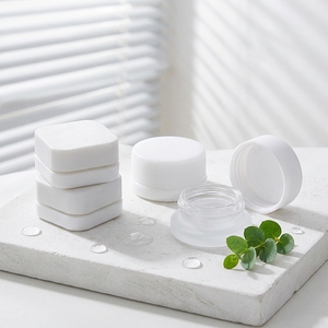 Frascos de vidrio grueso blanco y negro de 5/9 ml a prueba de niños con tapas blancas CR resistentes a los rayos <span class=keywords><strong>UV</strong></span> <span class=keywords><strong>para</strong></span> almacenamiento de aceite, bálsamo labial, cera, cosméticos. - Product Image 3