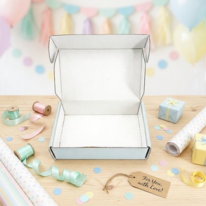 Tarjetas de Regalo Pequeñas de Color Claro con Logotipos de Marca Personalizados, Hechas de Cartón Ecológico Biodegradable para Empaque de Regalos - Product Image 3