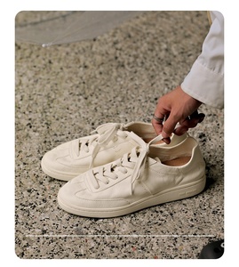 Zapatillas deportivas casuales de cuero genuino con suela plana y ligeras, modelo 2026, nuevas y modernas, blancas, para caminar, de caña baja para hombre. - Product Image 4