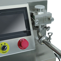 Machine de remplissage semi-automatique de liquides haute précision et durable pour jus, huile, sauce, miel, shampoing, lotion, crème