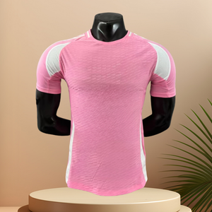 Conjunto de Uniformes de Futebol Personalizados 24/25 Respiráveis com Número e Nome, Corte Automatizado com Logotipo e Patrocinador - Product Image 1