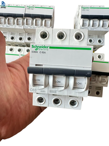Interruptor de Circuito IC65N, Interruptor de Aire 3P 16A-63A, Componente de Distribución Eléctrica para Sobrecarga y Cortocircuito - Product Image 1