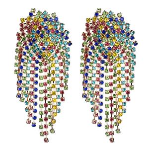 Luxe arc-en-ciel <span class=keywords><strong>cristal</strong></span> <span class=keywords><strong>d</strong></span>éclaration boucles <span class=keywords><strong>d</strong></span>'oreilles lustre strass <span class=keywords><strong>cristal</strong></span> frange gland balancent boucles <span class=keywords><strong>d</strong></span>'oreilles grande fête <span class=keywords><strong>mariage</strong></span> boucles <span class=keywords><strong>d</strong></span>'oreilles - Product Image 3