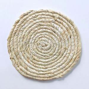 Ensemble de sets de table tissés personnalisés, résistants à la chaleur, antidérapants, ronds, en rotin brun - Product Image 6