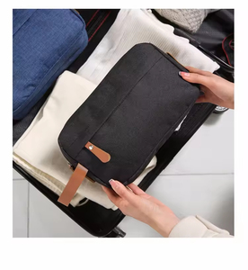 <span class=keywords><strong>Trousse</strong></span> <span class=keywords><strong>de</strong></span> <span class=keywords><strong>Toilette</strong></span> <span class=keywords><strong>de</strong></span> Voyage Suspendue Personnalisable avec Logo, <span class=keywords><strong>Grande</strong></span> Capacité, Noire, <span class=keywords><strong>pour</strong></span> Hommes – Idéale <span class=keywords><strong>pour</strong></span> la Gym et le Rasage – Sac <span class=keywords><strong>de</strong></span> Maquillage en Polyester – Vente Flash - Product Image 6