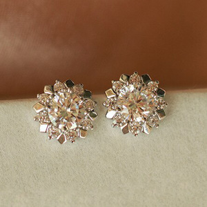 Orecchini a Perno a Forma di Girasole per Donne, Brillanti Orecchini a Fiore, Gioielli di Moda per Uso Quotidiano - Product Image 6