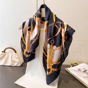 Sciarpa Quadrata in Seta Satinata da Donna 70x70cm, Stampa a Catena <span class=keywords><strong>di</strong></span> Lusso, Firmata, Designer, Hijab Musulmano Estivo 2026 - Product Image 1