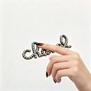 Étiquettes en alliage de zinc 52x18mm avec lettres cursive serties de strass pour vêtements faits main et accessoires de sacs, étiquette métallique design - Product Image 3