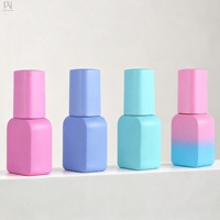 Bouteilles de vernis à ongles opaques de haute qualité ; flacons de gel de 13 ml avec bouchons et pinceaux ; couleurs et logos personnalisés disponibles