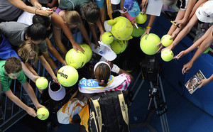 Venta caliente 9,5 "<span class=keywords><strong>pelota</strong></span> de <span class=keywords><strong>tenis</strong></span> <span class=keywords><strong>gigante</strong></span> pelotas inflables de goma para perros Durable gran firma Jumbo pelotas de <span class=keywords><strong>tenis</strong></span> grandes para perros - Product Image 5