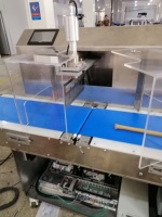 Découpeuse automatique de pain de gâteau d'acier inoxydable à ultrasons chaude de 220V pour des casse-croûte pour des restaurants de transformation des aliments magasins d'alimentation