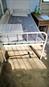 Прямая Продажа с фабрики, современная простая железная дешевая однотонная металлическая мебельная кровать для больниц и клиник - Product Image 3