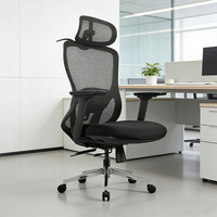 Chaise de bureau ergonomique moderne à dossier haut avec structure en maille, base chromée, accoudoirs réglables, fonction pivotante et réglage en hauteur pour usage en atelier