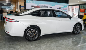 Nuova GAC AION S 2026 Plus Deluxe Edition 136 CV Berlina Compatta 5 Posti Auto Elettrica Pura di Marca Cinese Disponibile a Khorgos - Product Image 4