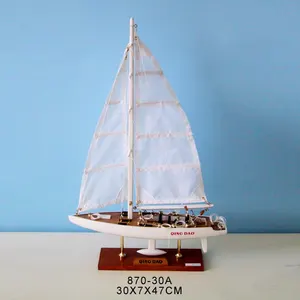 高速レーシングヨットモデル、「QING DAO」30x7x47cm木製帆船モデル
