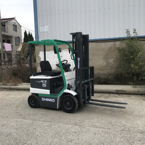 รถยกพาเลทไฟฟ้า SHINKO 15 ราคาประหยัด มือสอง รับน้ำหนัก 1.5 ตัน ระบบขับเคลื่อน 4 ล้อ รับประกัน 1 ปี ยกสูง 3 เมตร แบบนั่งขับ ปี 2012 - Product Image 4