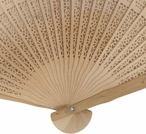 Ventilador de mano de madera personalizado de bambú y sándalo, tallado a medida, recuerdos para invitados de boda, venta al por mayor, gran éxito de ventas - Product Image 5