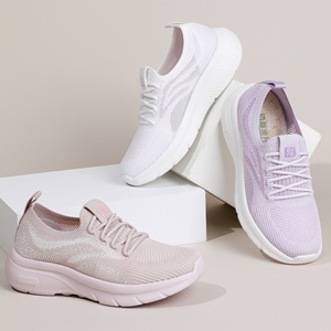 Baskets de course en maille pour <span class=keywords><strong>femme</strong></span> avec logo personnalisé, nouvelle mode, légères, à lacets, souples, épaisses, anti-odeur pour l'été, le printemps et l'automne - Product Image 2