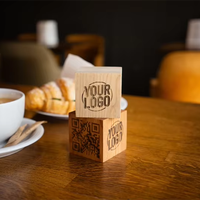 Cubes en bois avec code QR gravé sur mesure