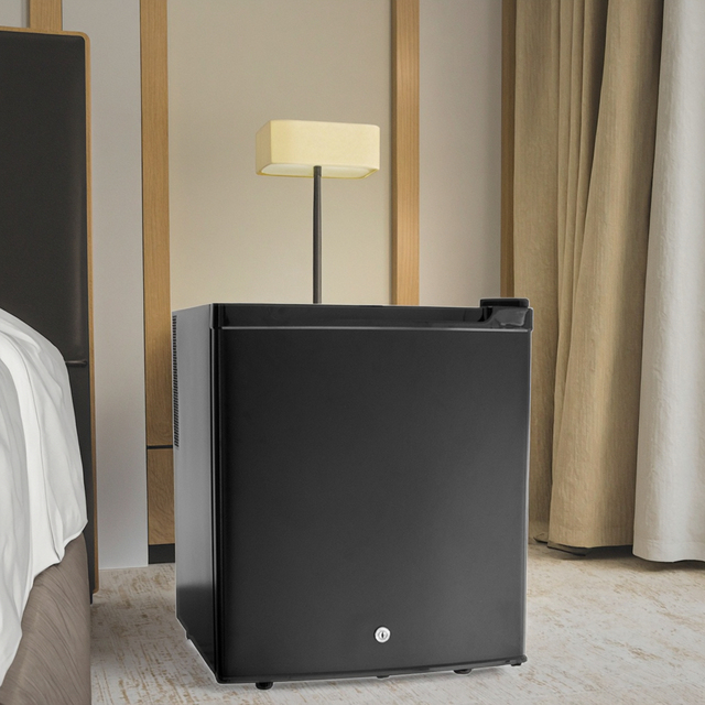 Small Hotel Mini Bar Fridge with Thermoelectric Technology Electric Power Source Solid Door