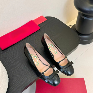 Zapatos Planos Estilo Mary Jane de Charol Negro con Detalle de Lazo y Punta Redonda para Mujer - Product Image 1