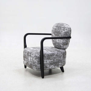 Fauteuil en tissu capitonné avec structure métallique, style luxe léger, haut de gamme, pour salon, chambre, appartement, villa, complexe hôtelier, design moderne et minimaliste - Product Image 1