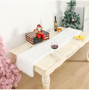 Runner da Tavola Bianco in Tessuto Effetto <span class=keywords><strong>Pelliccia</strong></span> Soffice per Decorazioni Natalizie e Festive, Copri Comò, Decorazioni per Tavolo da Pranzo e Mensole - Product Image 2